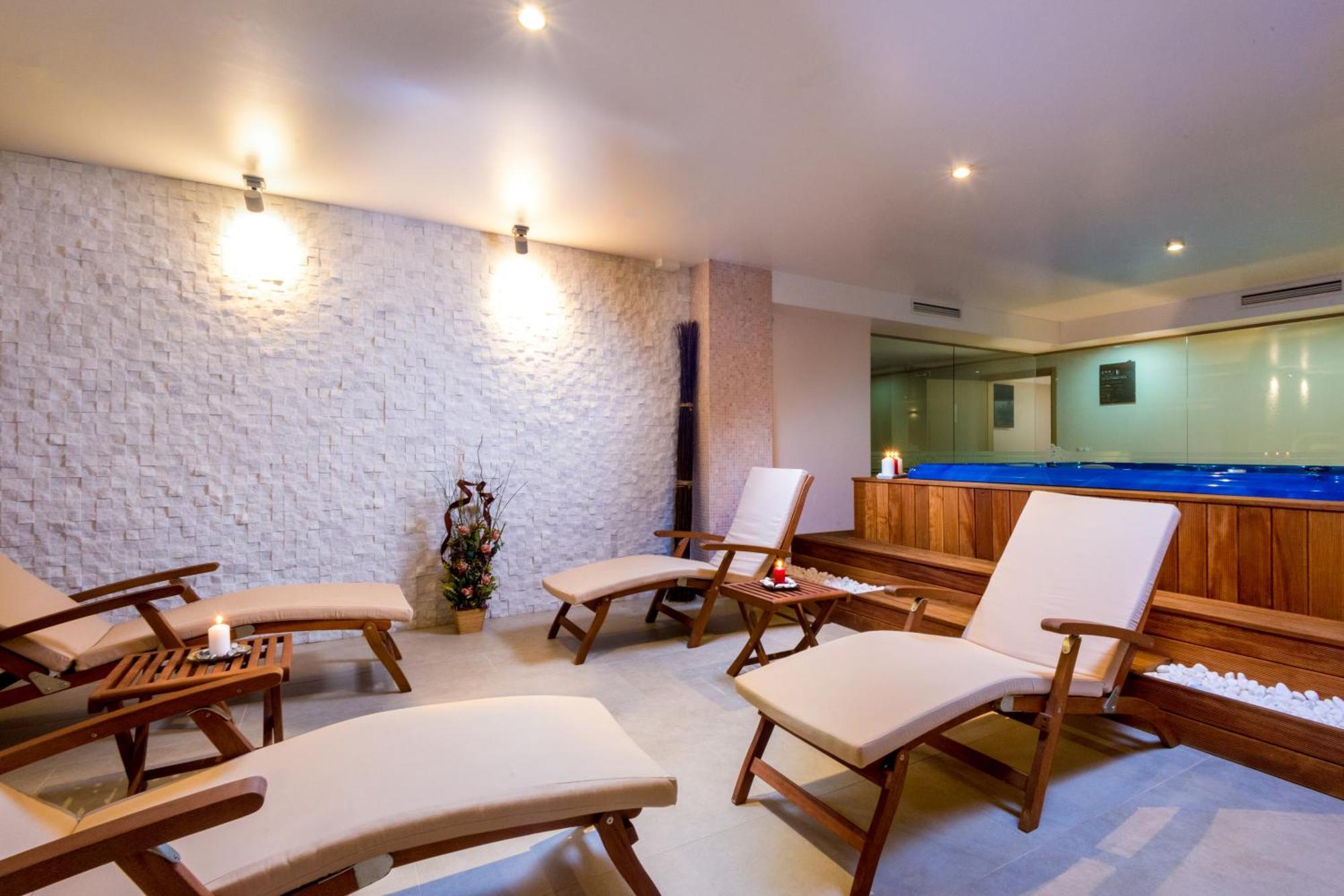 Hotel & Relax Zone Cattleya Krushuna Eksteriør billede